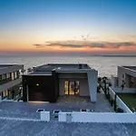 Adria Seafront Family B Private Pool *