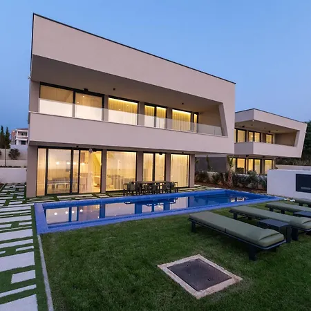 Villa Adria - Seafront B- Quiet Beachfront Retreat With Private Pool Zaton (Zadar)