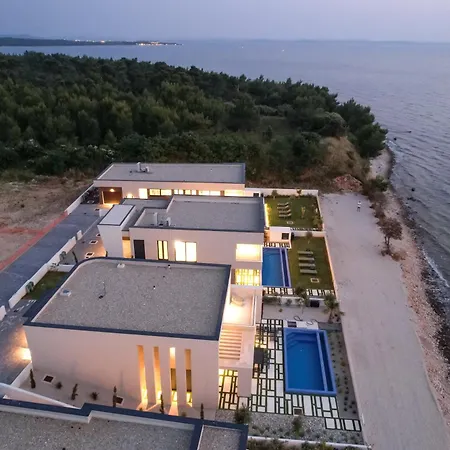 Adria - Seafront B- Quiet Beachfront Retreat With Private Pool ヴィラ *