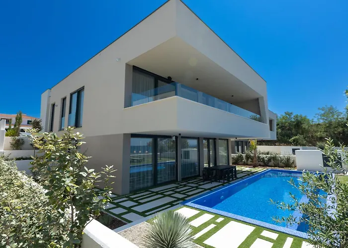 Adria - Seafront B- Quiet Beachfront Retreat With Private Pool * ザトン