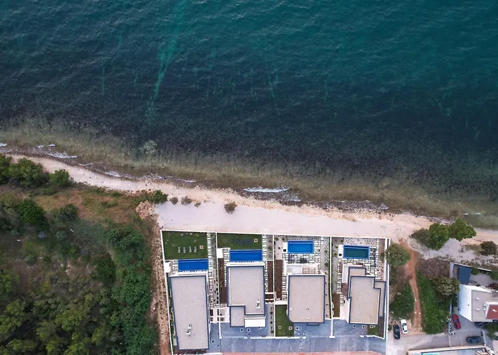 Adria - Seafront B- Quiet Beachfront Retreat With Private Pool ヴィラ