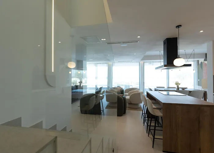 Adria - Seafront B- Quiet Beachfront Retreat With Private Pool ヴィラ