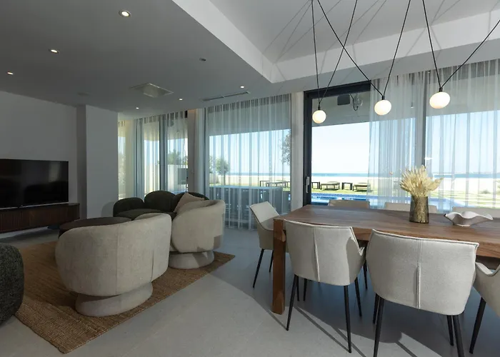 빌라 Adria Seafront Family B Private Pool *